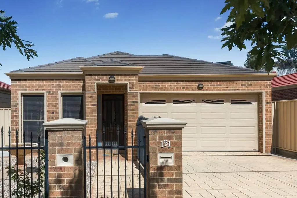 Generous Living & Great Entertaining In Great Location