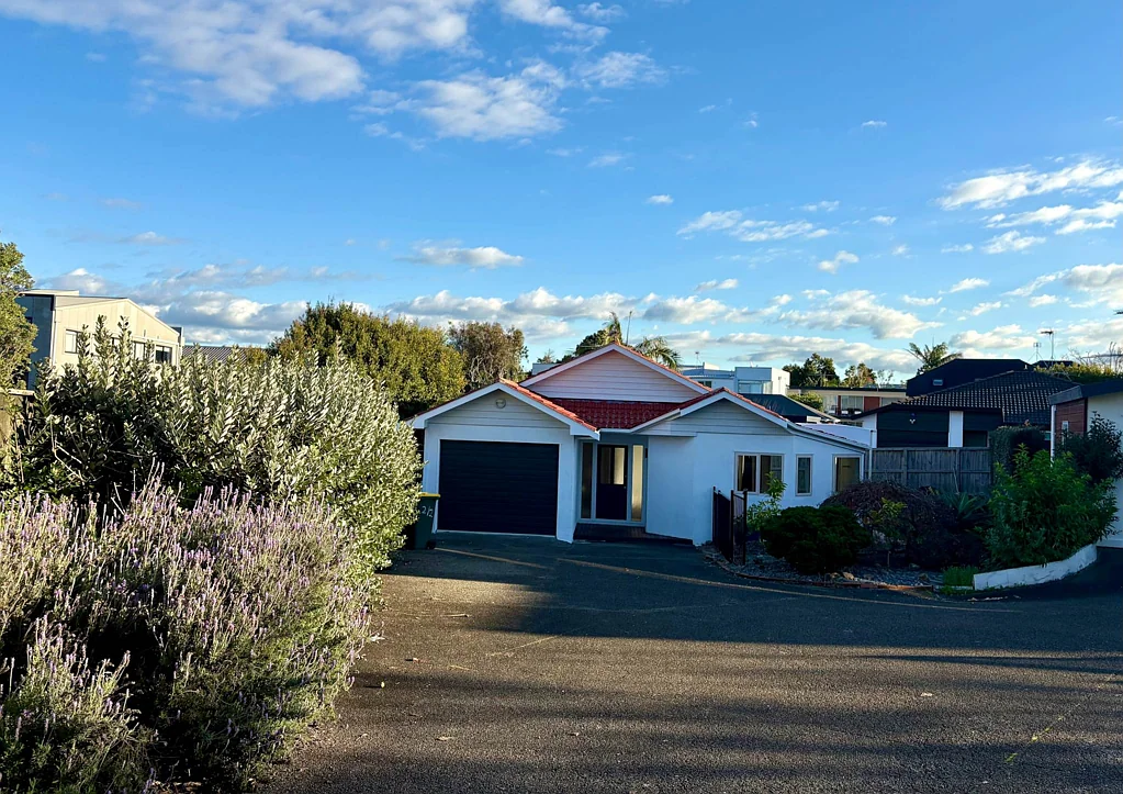 FAMILY HOME IN FANTASTIC MILFORD LOCATION