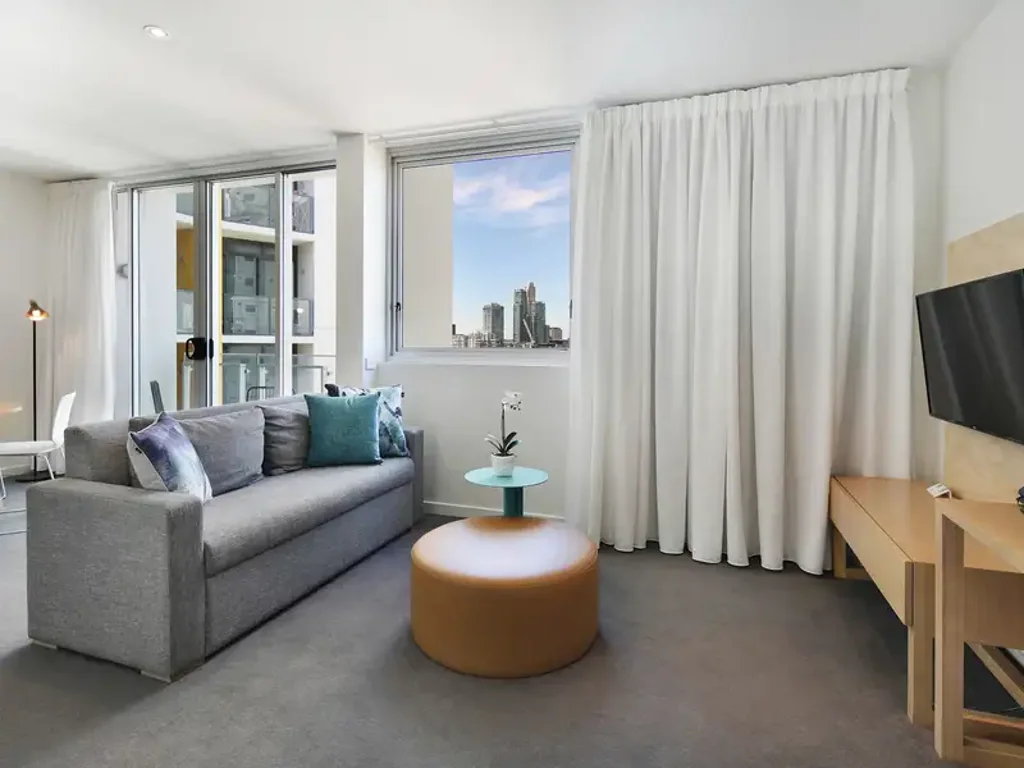 Furnished 1-Bedroom Apartment with car parking Southbank