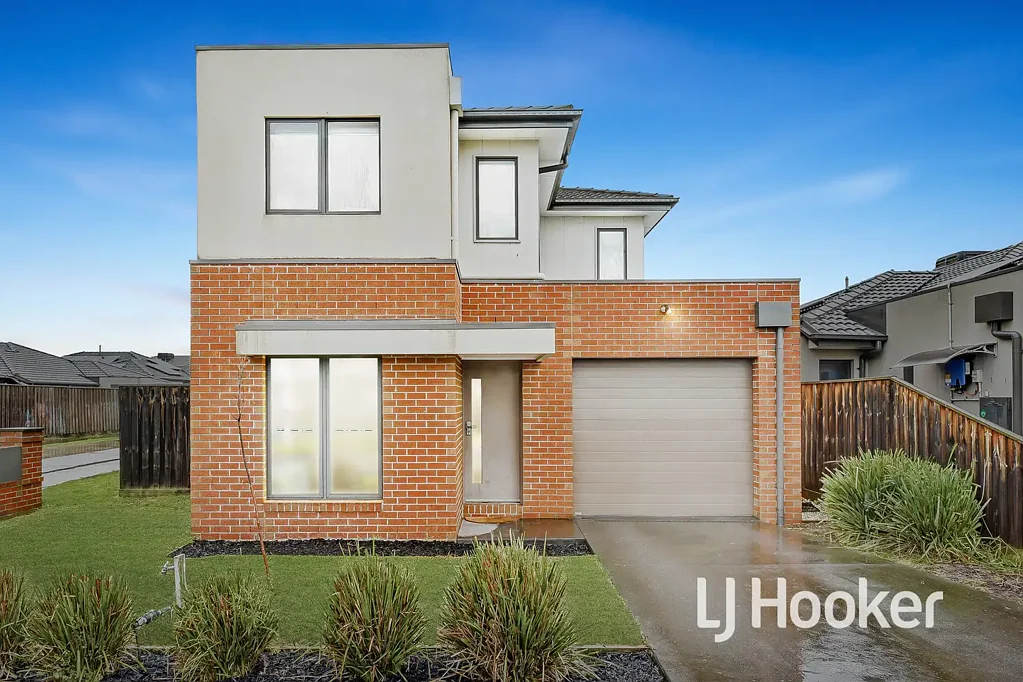 Hampton Park 3房  3 Bedroom Family Home With 2 Separate Living Areas
