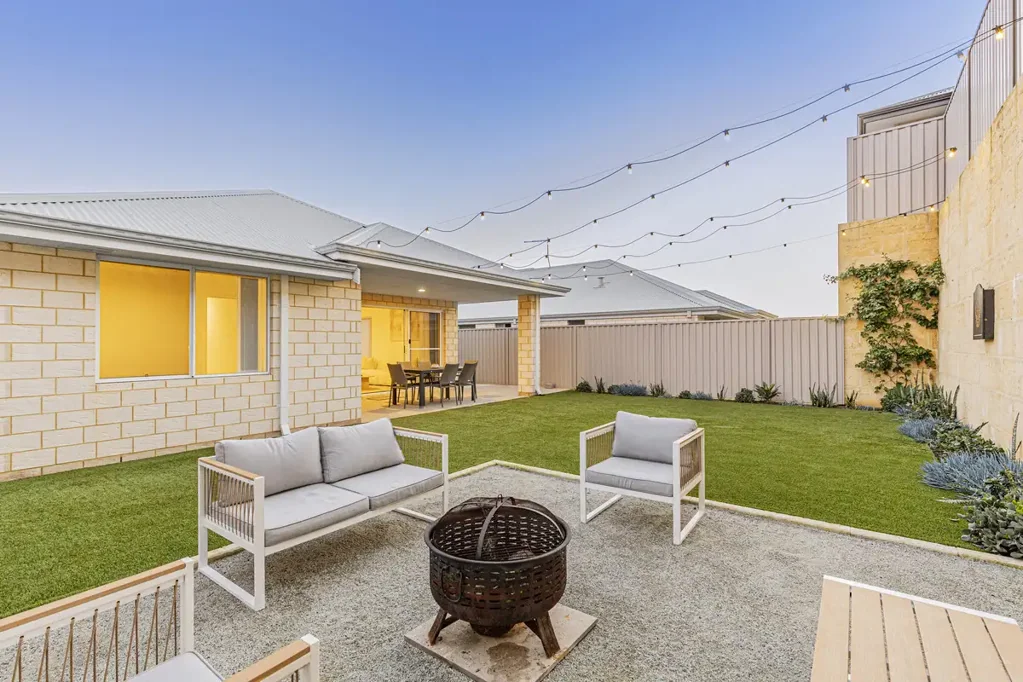 Sinagra 4房  Near New Home in the heart of Garden Park Grove