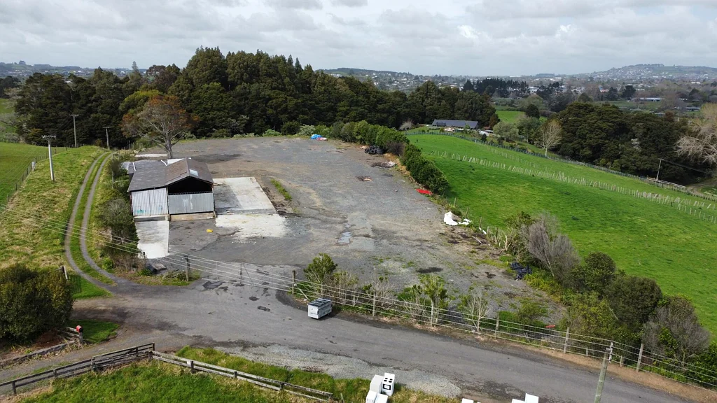 Paerata Large yard with shed