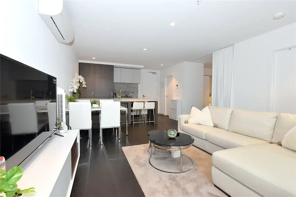 Stylish 1-Bedroom plus study apartment in South Melbourne