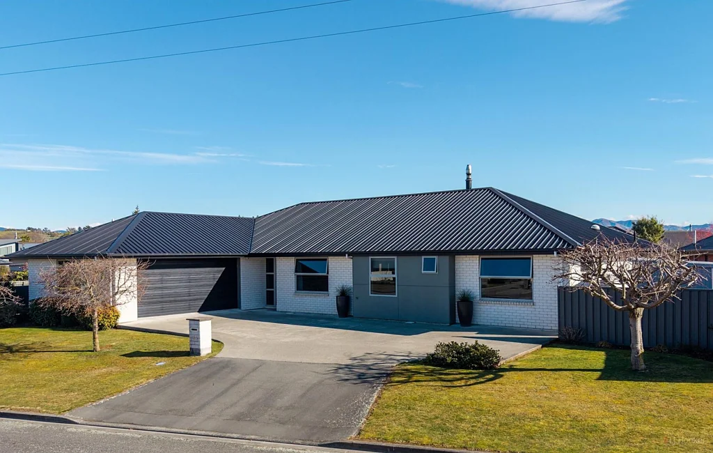 Geraldine 3બેડરૂમ Immaculate Modern Living in a Prime Location