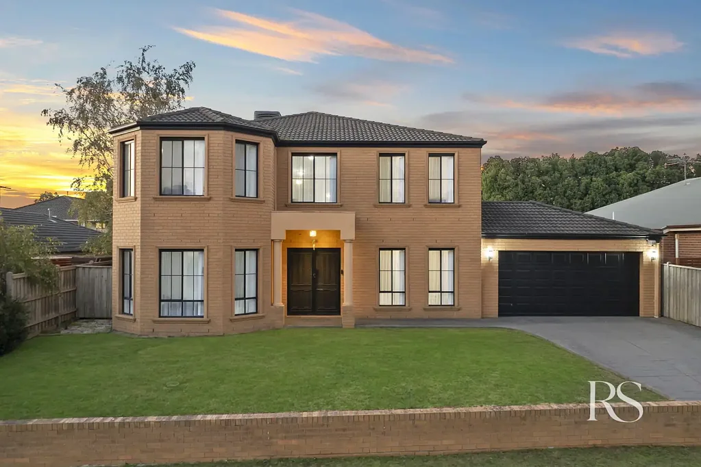Berwick 4 Slaapkamer Stunning Family Home with Commanding Presence!