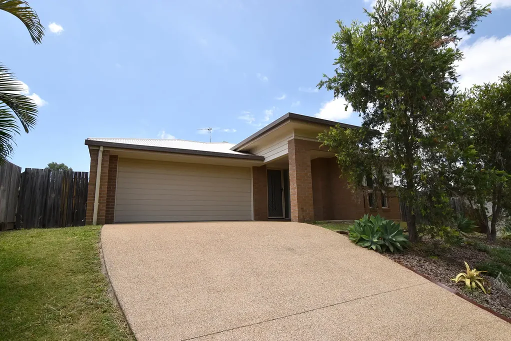 UNIQUE LARGE FAMILY HOME IN QUIET CUL-DE-SAC!