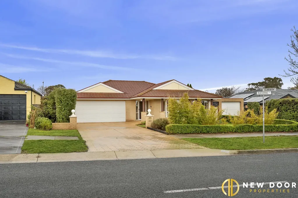 Amaroo 4 Slaapkamer Elegant Single - Level Living in Established Amaroo!