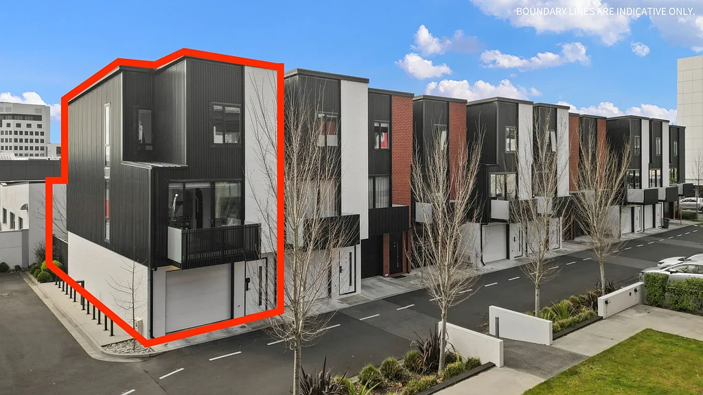 Hamilton Central 3 Bedroom Lock & Leave | Walk to the CBD | Premium Townhouse