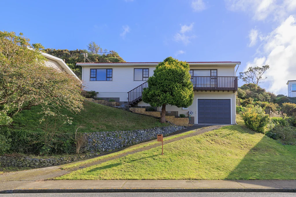 15 Somes Crescent, Newlands, Wellington