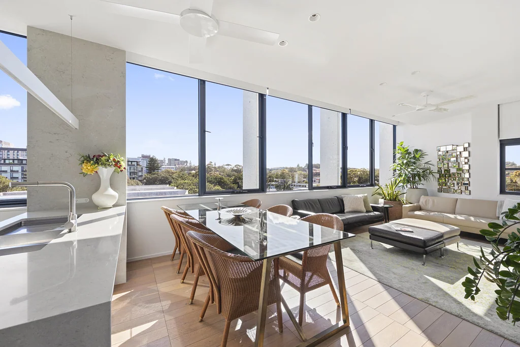 Randwick 2房 Newmarket 受保护的全景视野和阳光充足的东北朝向生活空间 Protected Panoramic Views and Sun-Drenched North-East Living in Newmarket
