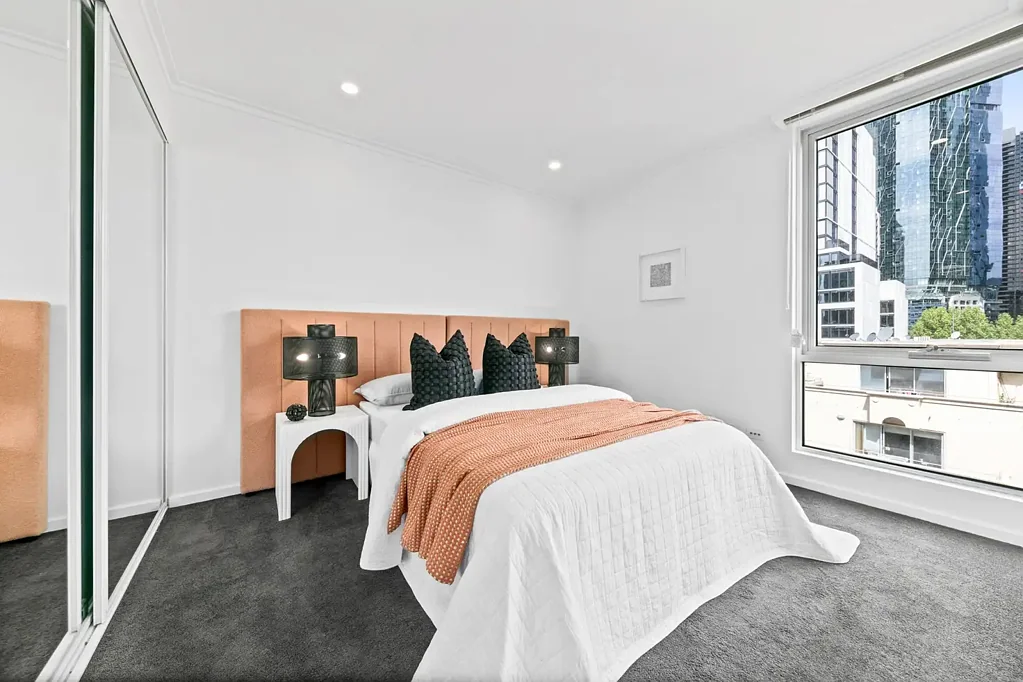 West Melbourne 1部屋 Rare One Bed Apartment with Bonus Study & Secure Parking in Prime West Melbourne