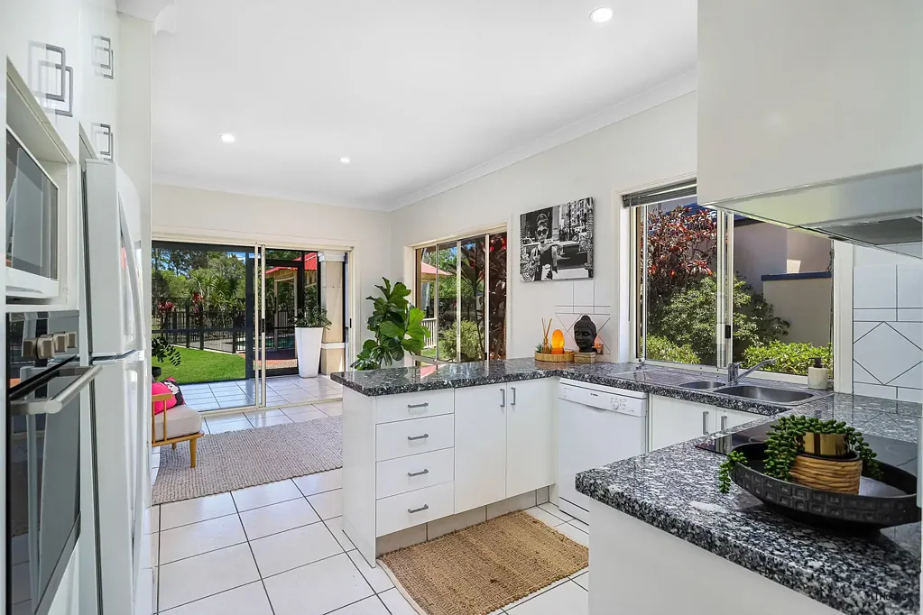 32 Steyning Court, Arundel, QLD 4214