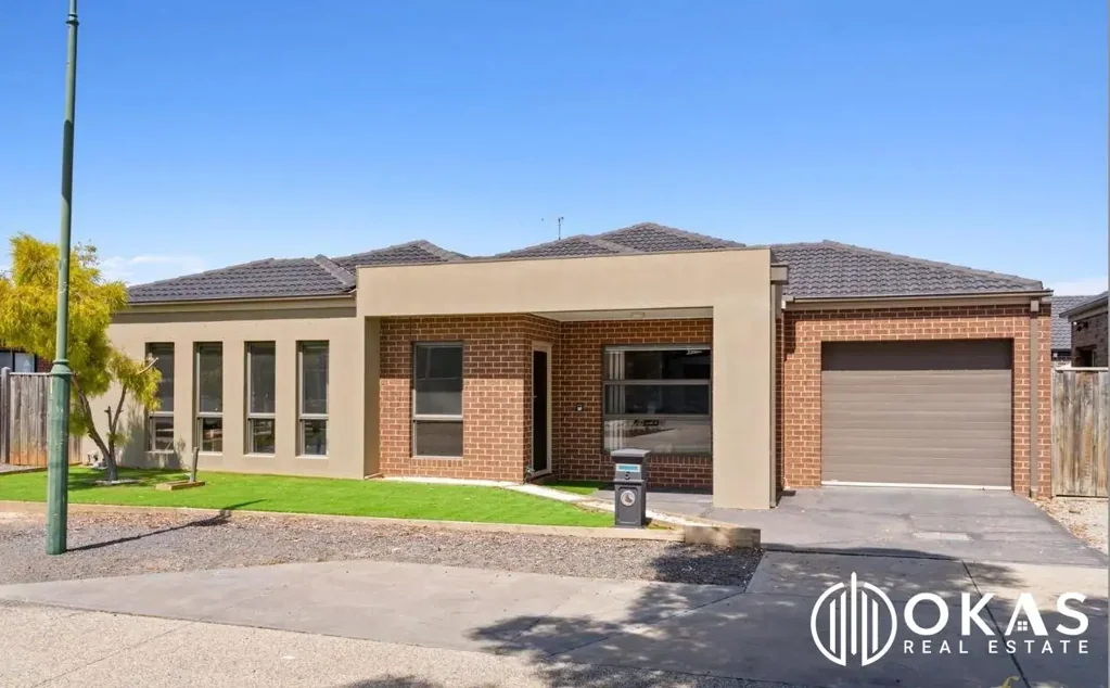 Discover Modern Living at Its Best - 5 Bellis Place, Brookfield!