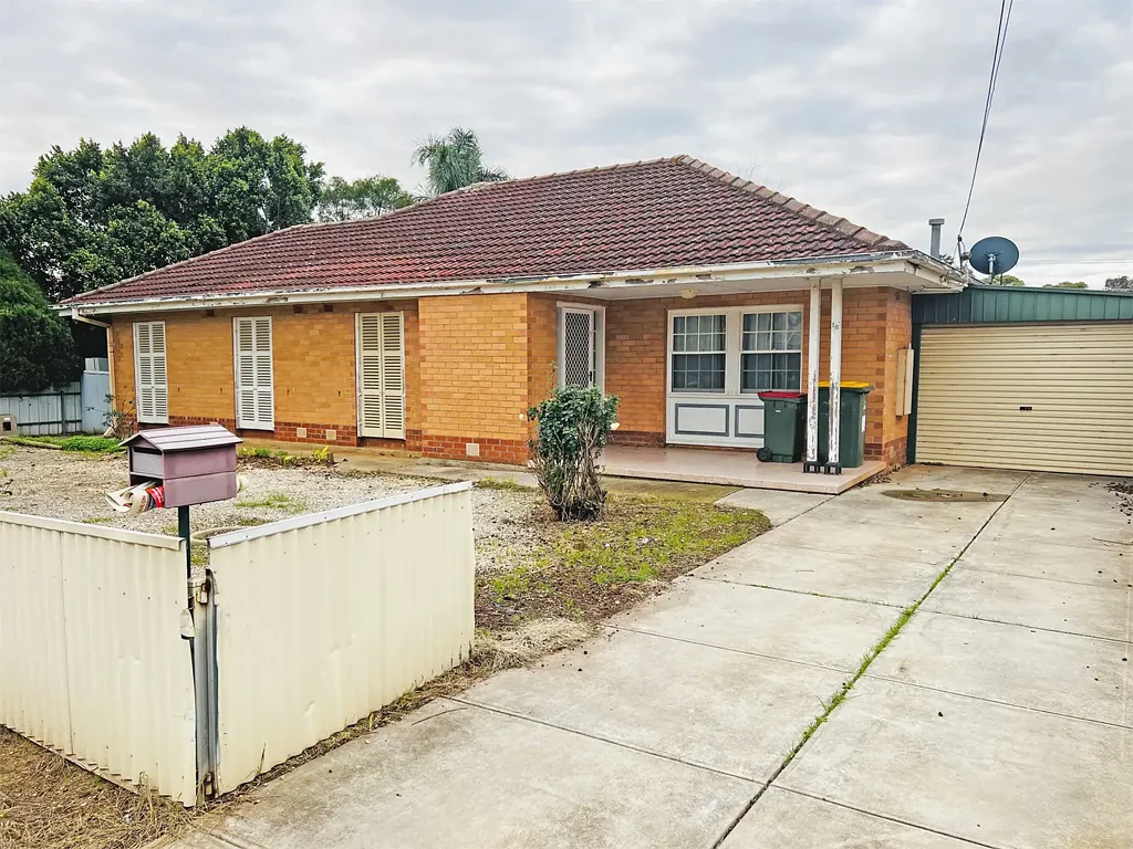 Spacious Three-Bedroom Home with Great Location in Smithfield