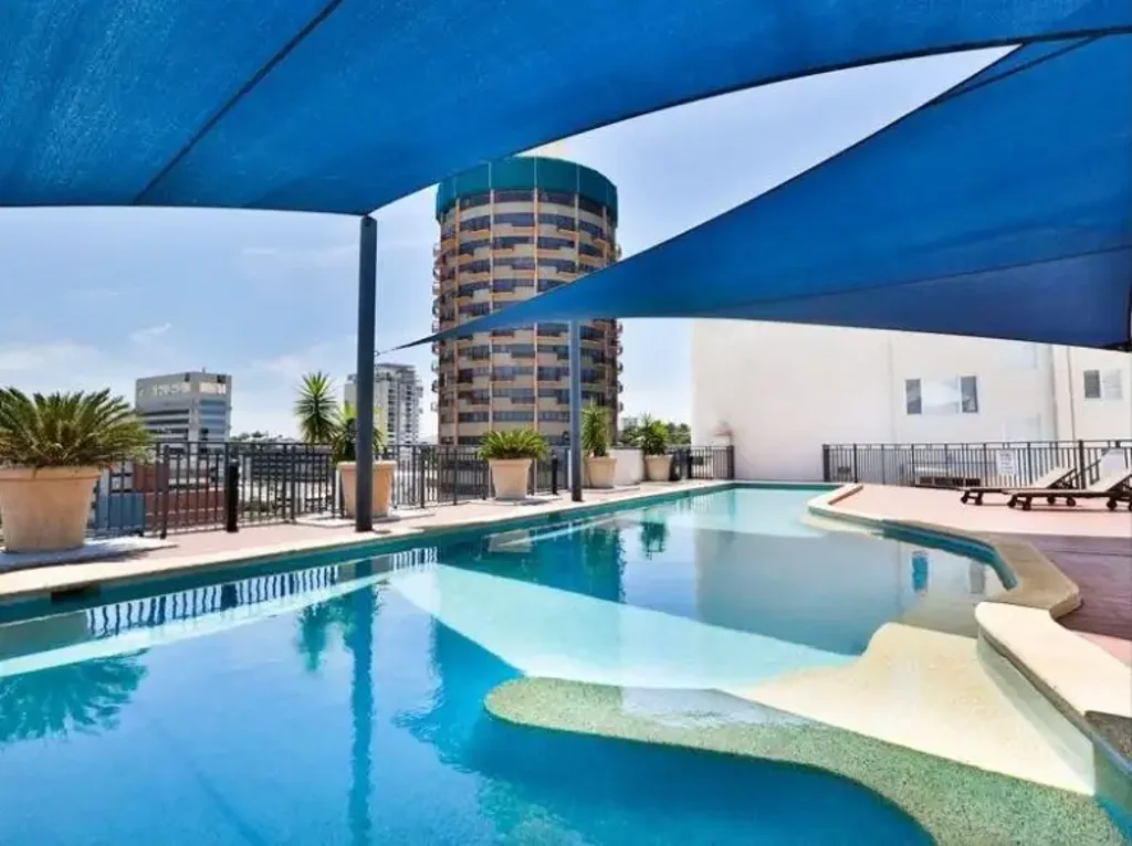 Townsville City 3房  Don't miss this out on this very tidy & rare 3 bedroom CBD apartment! Call now!!