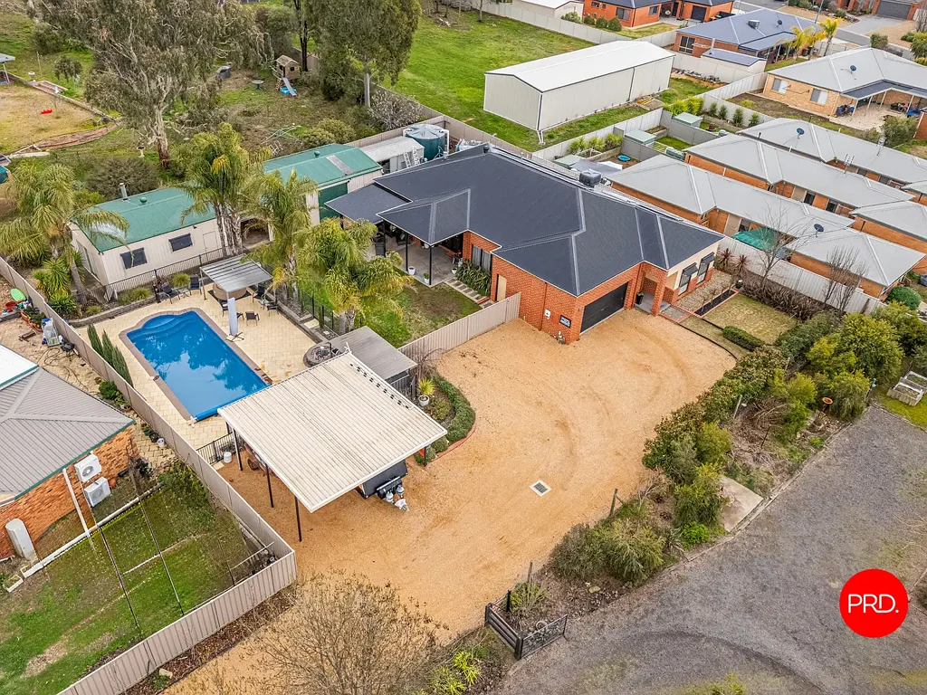 Epsom 4 Bedroom Family Entertainer with Pool & Huge Shedding