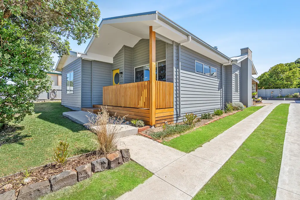 Port Fairy 3 Bedroom Renovated Mid-Century Charm with Modern Appeal