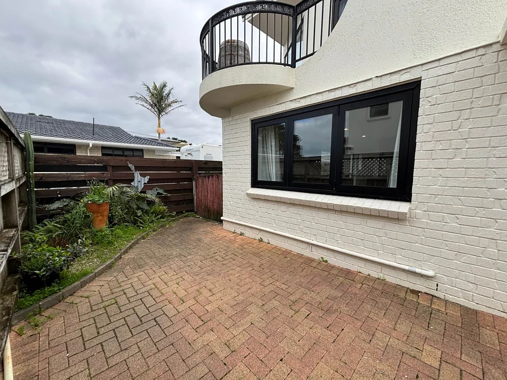 Beachside Living – 1 Bedroom Unit for Rent  F...