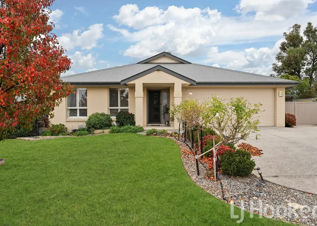 Kelso 4房  Elegant Home in a Quiet Cul-de-sac with Sweeping Views