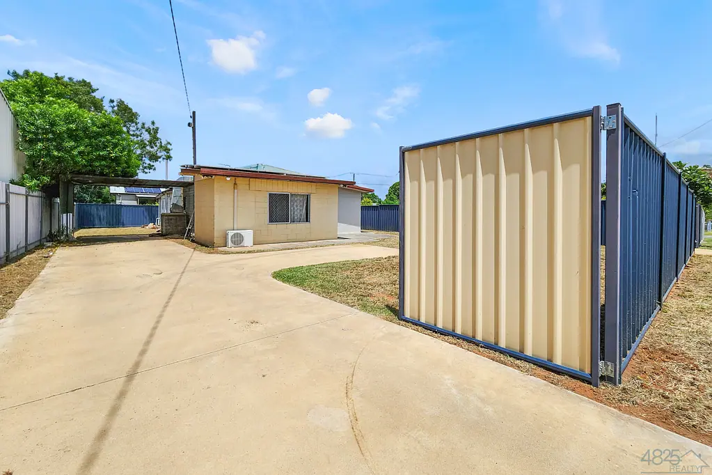 Mount Isa 5房  INVESTOR'S DREAM – TWO HOMES ON ONE BLOCK!