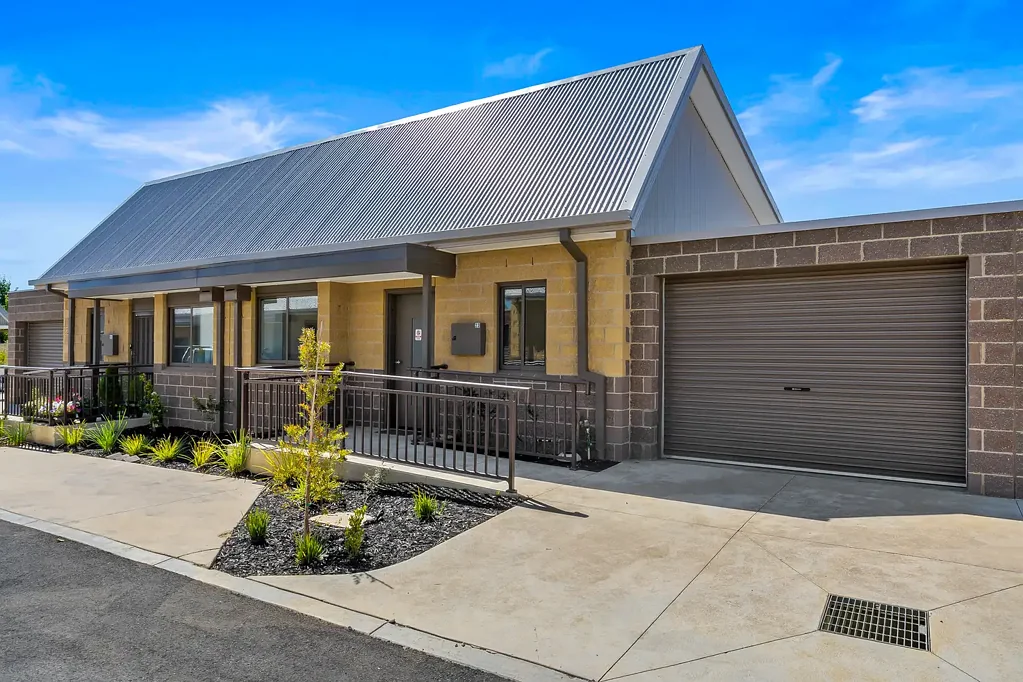 New Gisborne 2غرفة نوم Units 28 and 33 at Warrina Retirement Village, 176 Station Road, New Gisborne