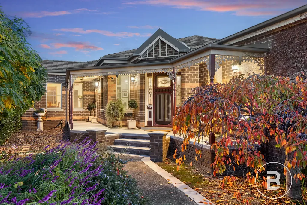 Kennington 4房  Timeless Hawthorn Brick Elegance in Exclusive Kennington