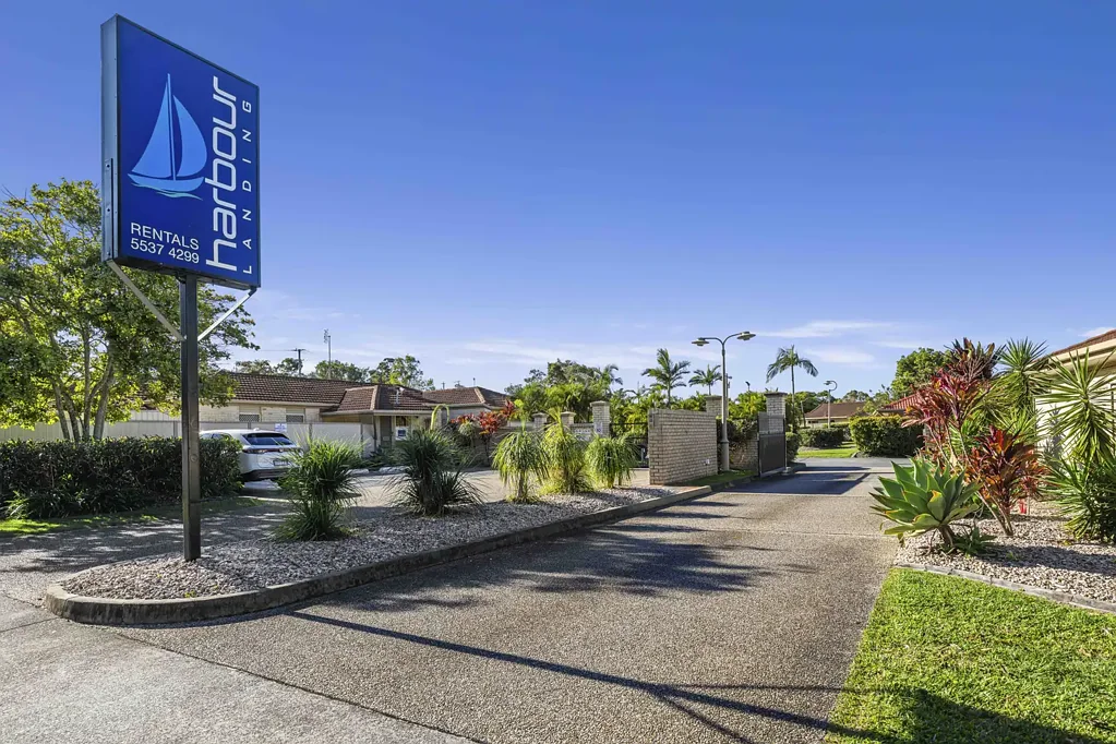 Runaway Bay 3 Bedroom Tranquil Single-Level Townhouse In Boutique Complex
