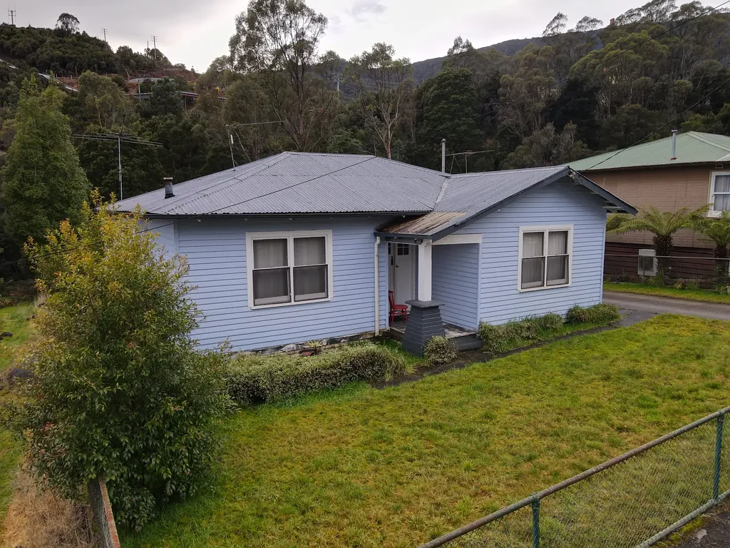 Rosebery 3 Bedroom Quaint Three-Bedroom House with Character Features and Rental Appeal!