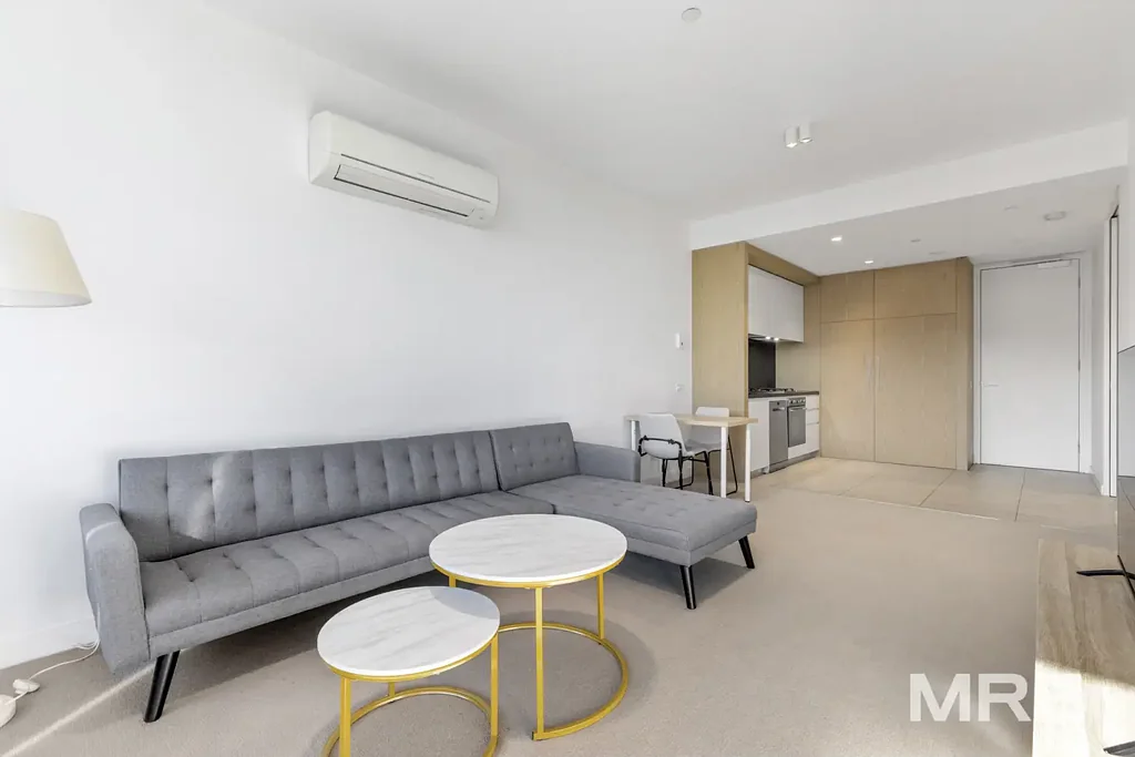 Furnished comfort moments from Albert Park Lake
