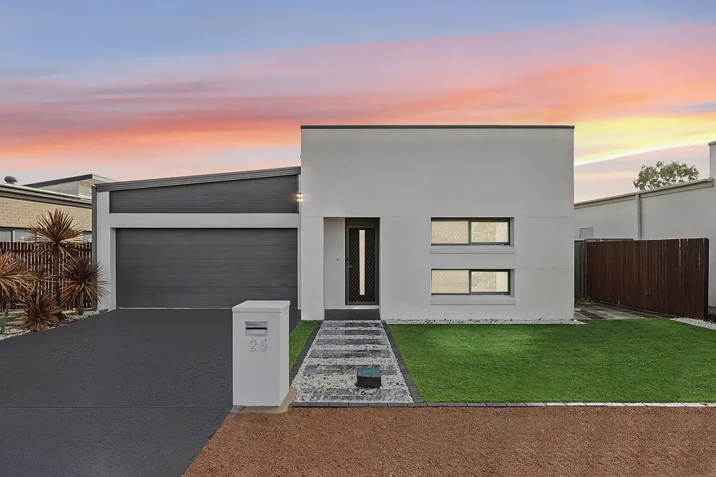 Forde 5ਬੈੱਡਰੂਮ Freshly Updated, Move-in Ready Five-Bedroom Family Haven