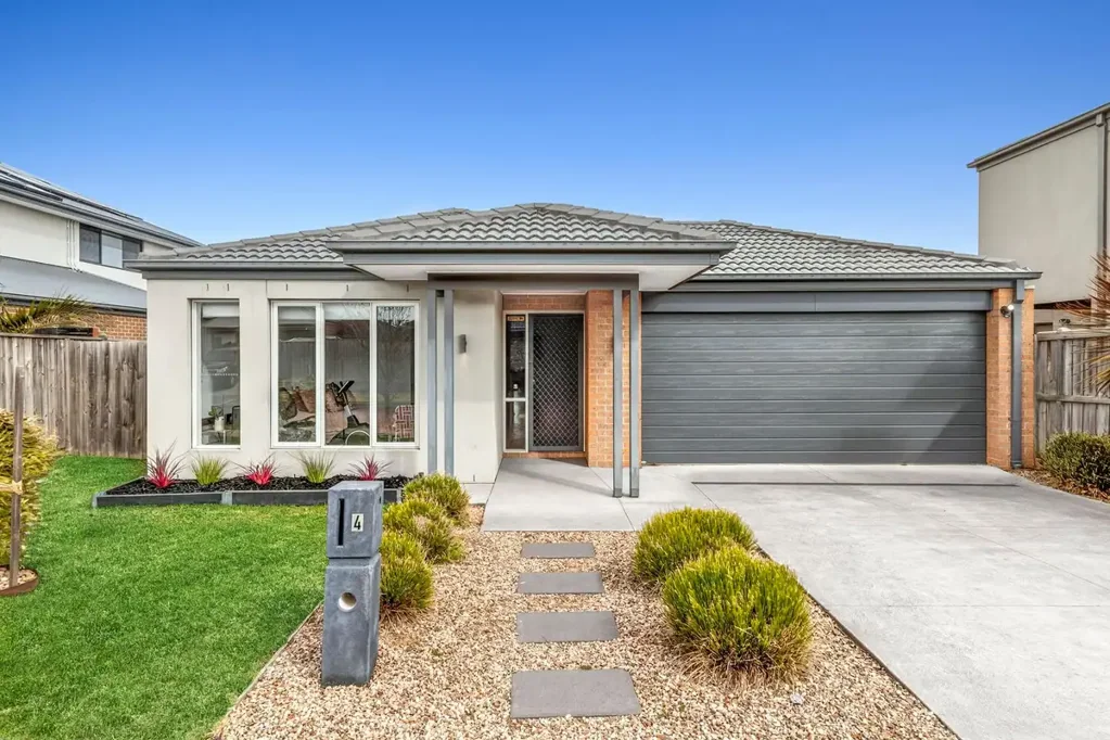 4 Boeing Street, Mount Duneed, VIC 3217