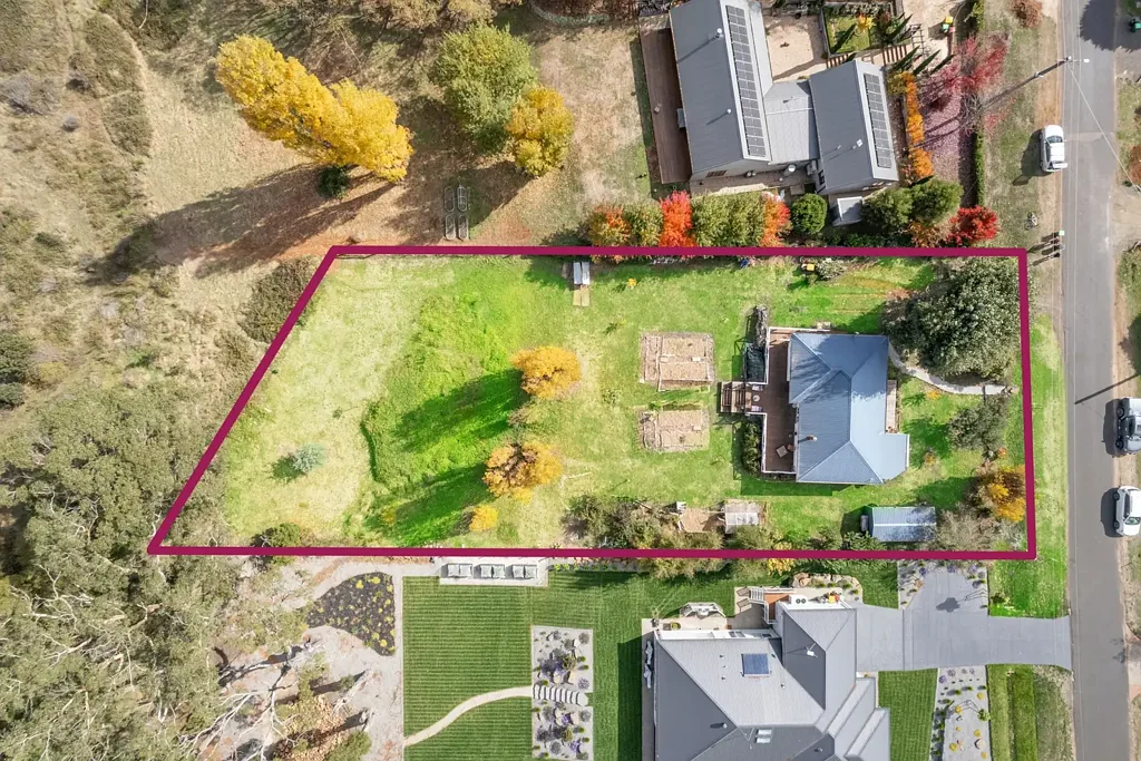 Trentham 2 Bedroom Charming Home on Half an Acre in Residential Trentham.