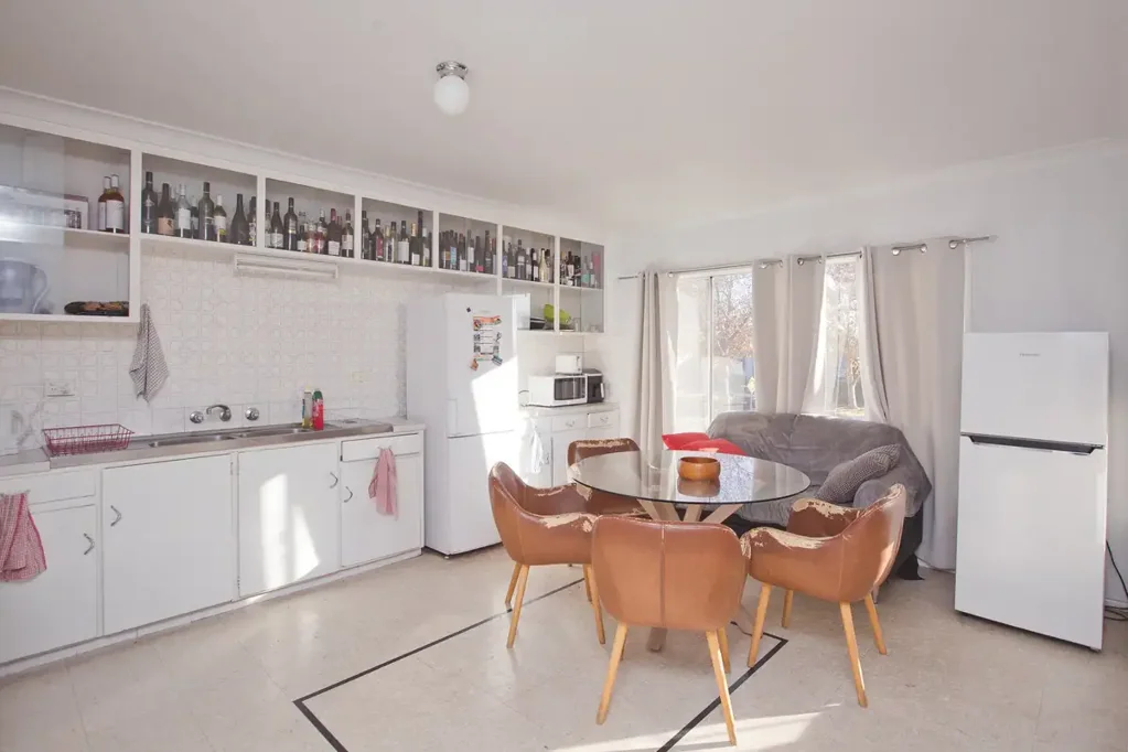 Furnished & Ready to move in!