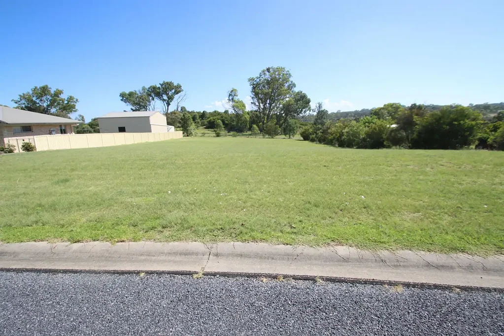 25 Parkes Drive, Tenterfield, NSW 2372