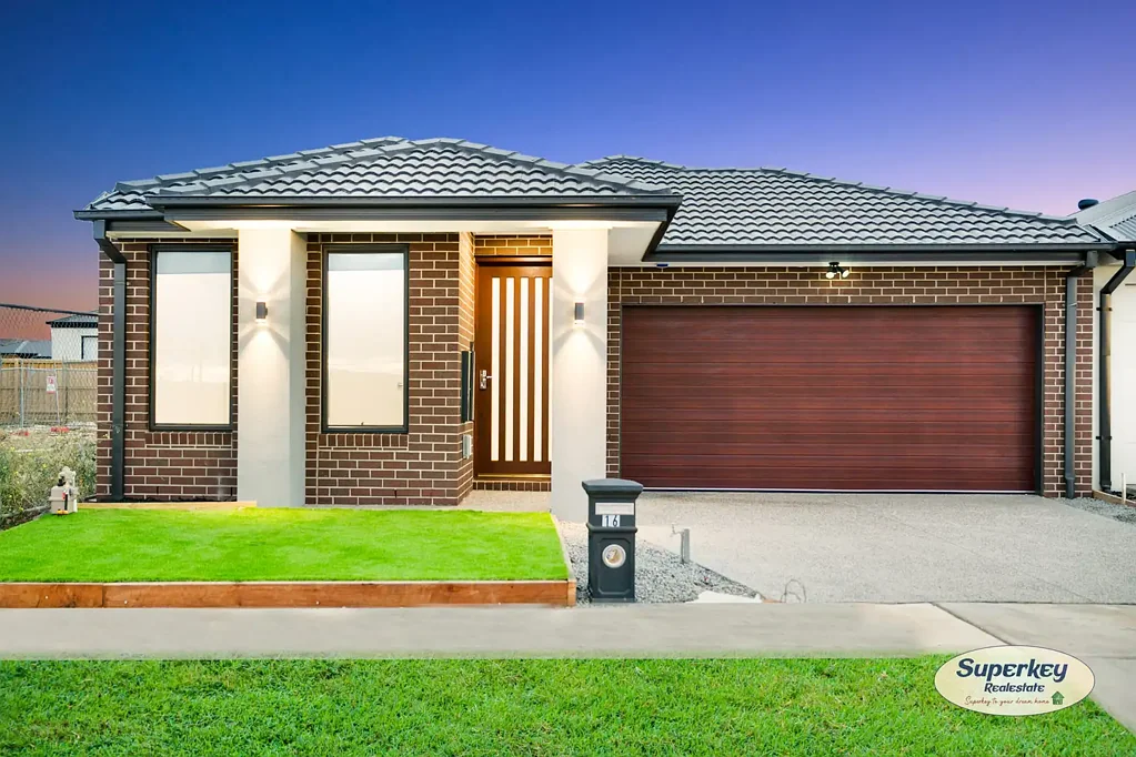 Rockbank 4 Bedroom Modern Family Home for Sale in Rockbank!