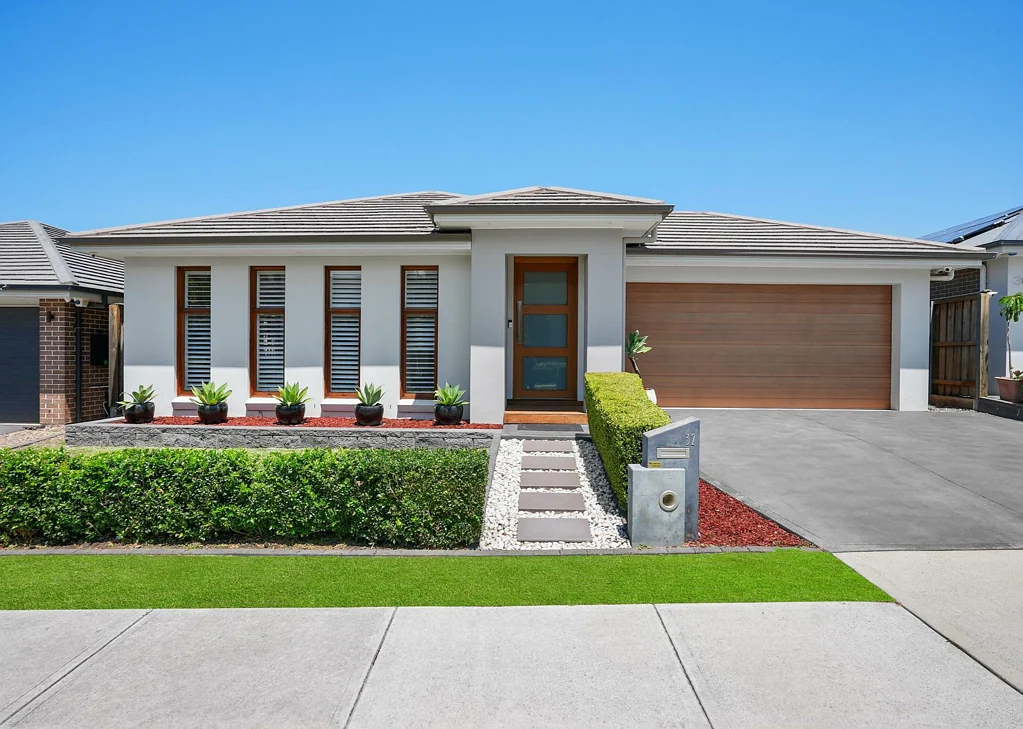 32 Dowie Drive, Claymore, NSW 2559