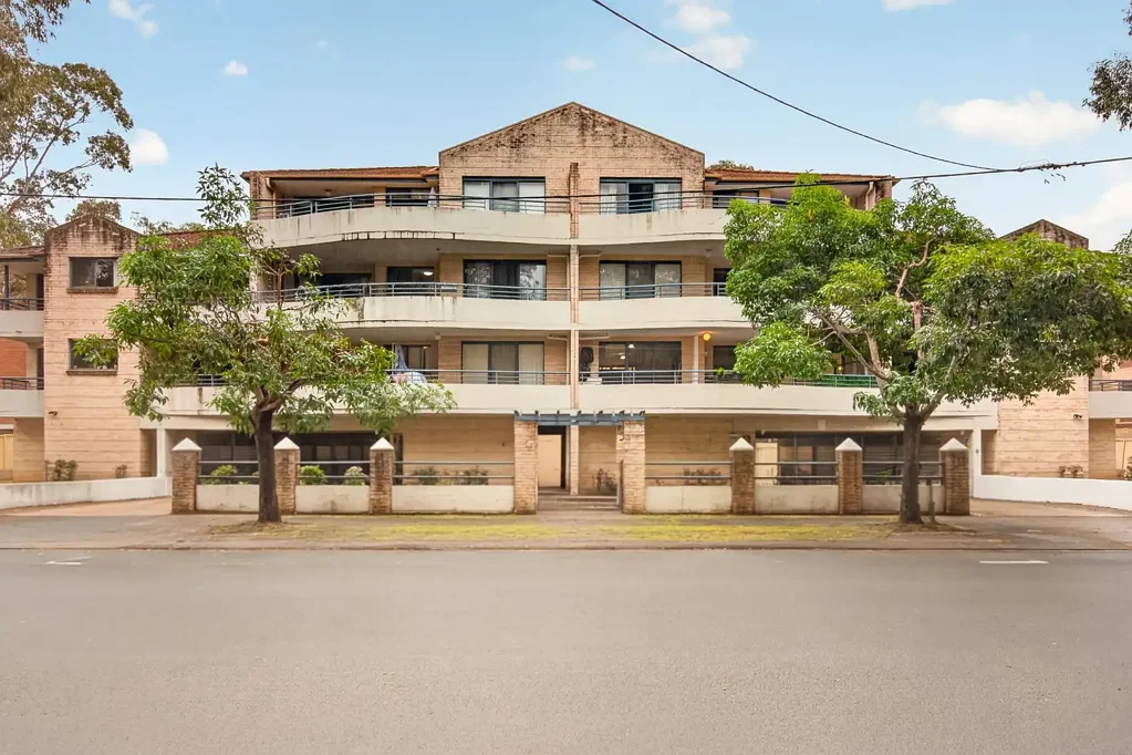 Merrylands 2Zimmer Spacious Apartment with Expansive All-Weather Balcony in a Prime Lifestyle Setting
