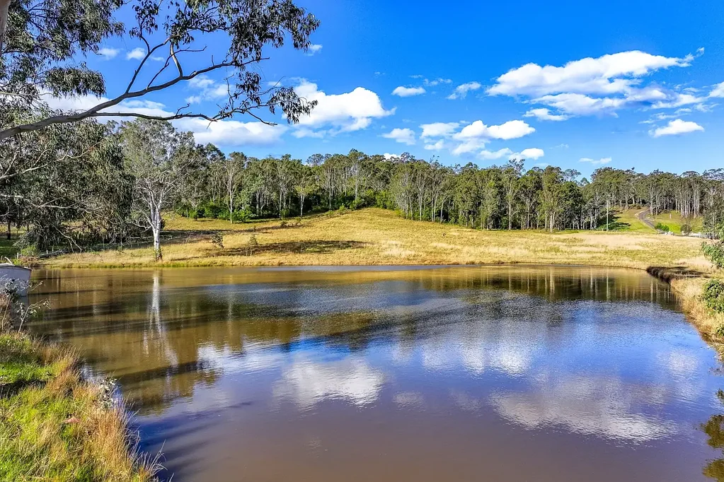 Cobbitty 4房 8.12公顷acreage 20.06英亩 清晰可用土地 高处宁静乡村 宽敞住宅 多个居住区 木制厨房 步入式食品储藏室 游泳池户外娱乐 大型水坝 视野广阔 放牧土地 生活方式追求 Cobbitty地址 巨大潜力 Rural Retreat on 20 Acres* | Large Home | Pool & Potential