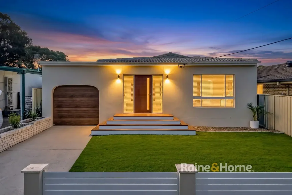 Umina Beach 5ห้องนอน Dual Living Done Right - Renovated Coastal Home with Separate Granny Flat & Rear Lane Access