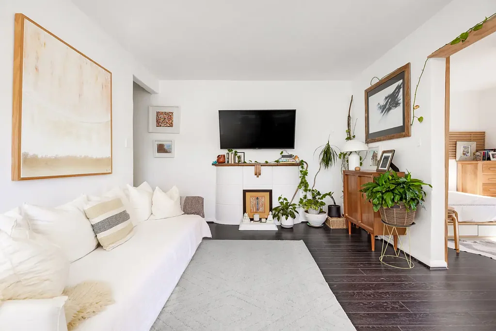Bellevue Hill 3房 Art Deco风格 精美翻新 明亮开阔 石材厨房 邻近Bondi Beach 双湾双景 Timeless Art Deco Apartment with House-Sized Feel