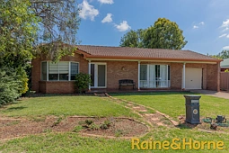 56 Sturt Circle, Dubbo