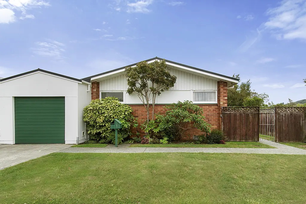 5 Surrey Street, Tawa, Wellington