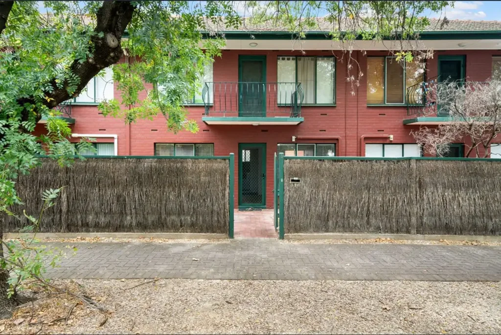 Hi, I’m a stylish and sun-filled two-bedroom retreat in the leafy heart of St Peters