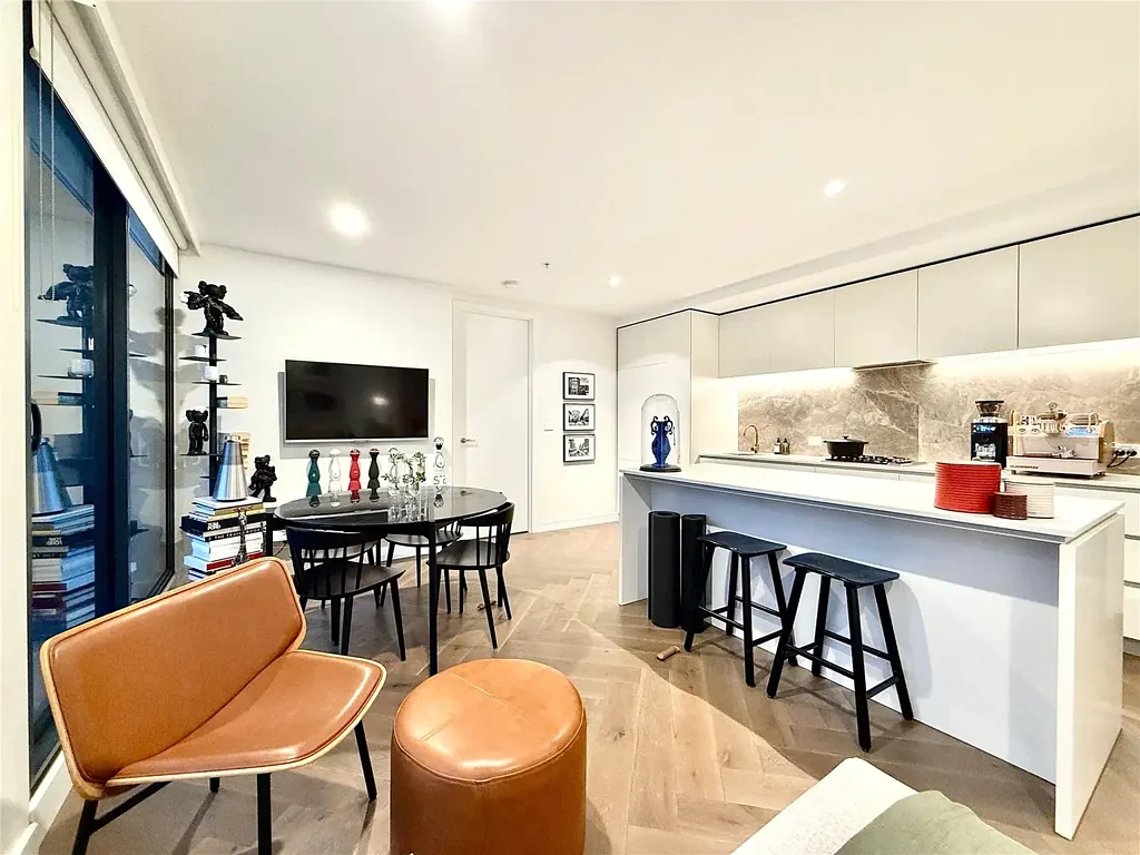 Sensational 2 Bedrooms Furnished Apartment in Perfect Location!