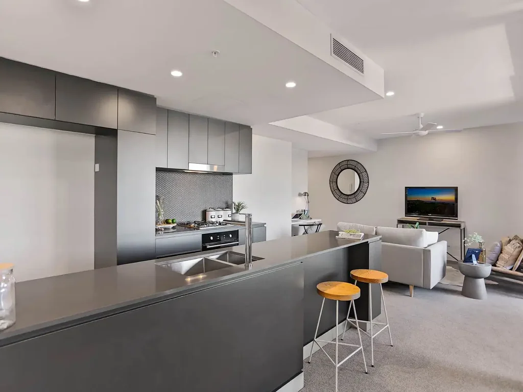 UNFURNISHED TWO BEDROOM IN THE HEART OF TOOWONG