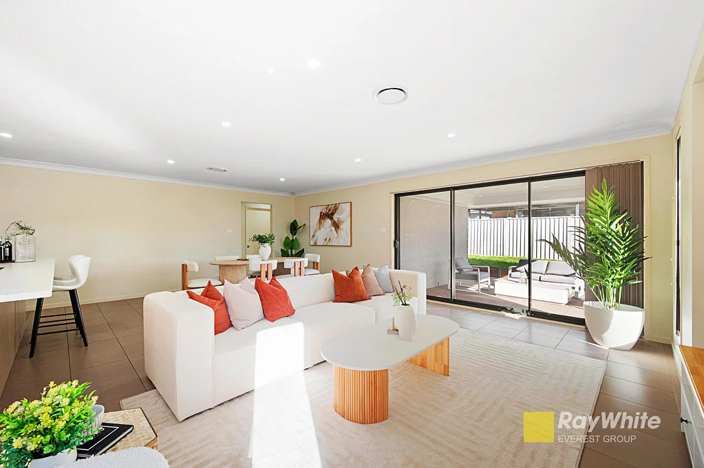 Oran Park 5બેડરૂમ Spacious North-Facing Family Home on a 535sqm Corner Block