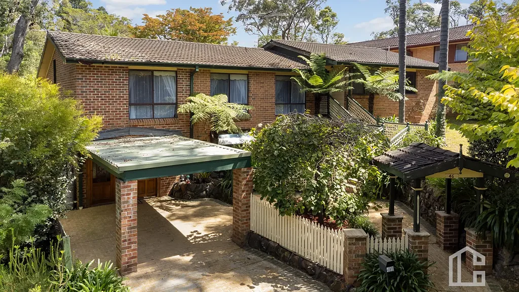 Hazelbrook 4房 Hazelbrook宁静社区 929.5m²宽敞地块 四卧三卫 多功能生活区 成熟花园 后院锦鲤池塘 户外娱乐空间 Family space in a peaceful pocket - Open home Saturday 23rd May, 11:00 - 11:20am.