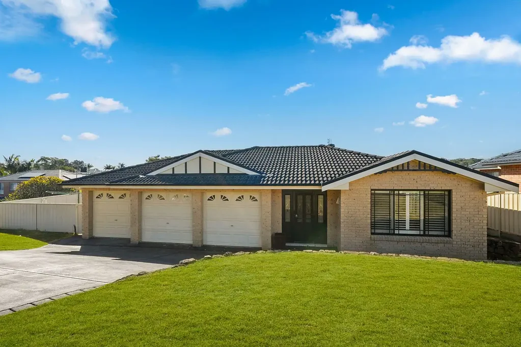 Cardiff South 4 Slaapkamer Immaculate Family Living With Space, Style & Resort-Style Appeal