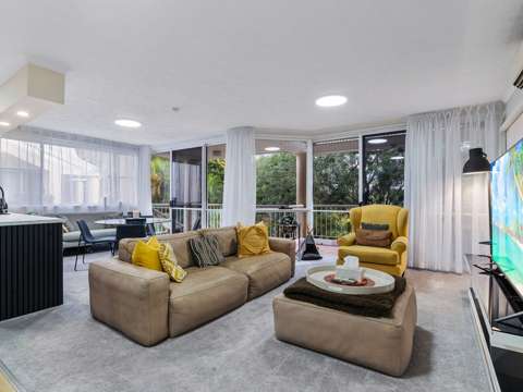 Currumbin Waters 2 Bedroom Renovated Unit In Creekside Complex