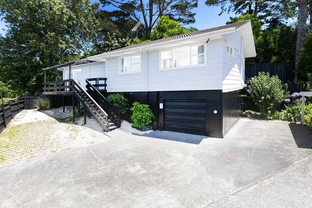 1/3 Aralia Road, Sunnynook, North Shore City, Auckland